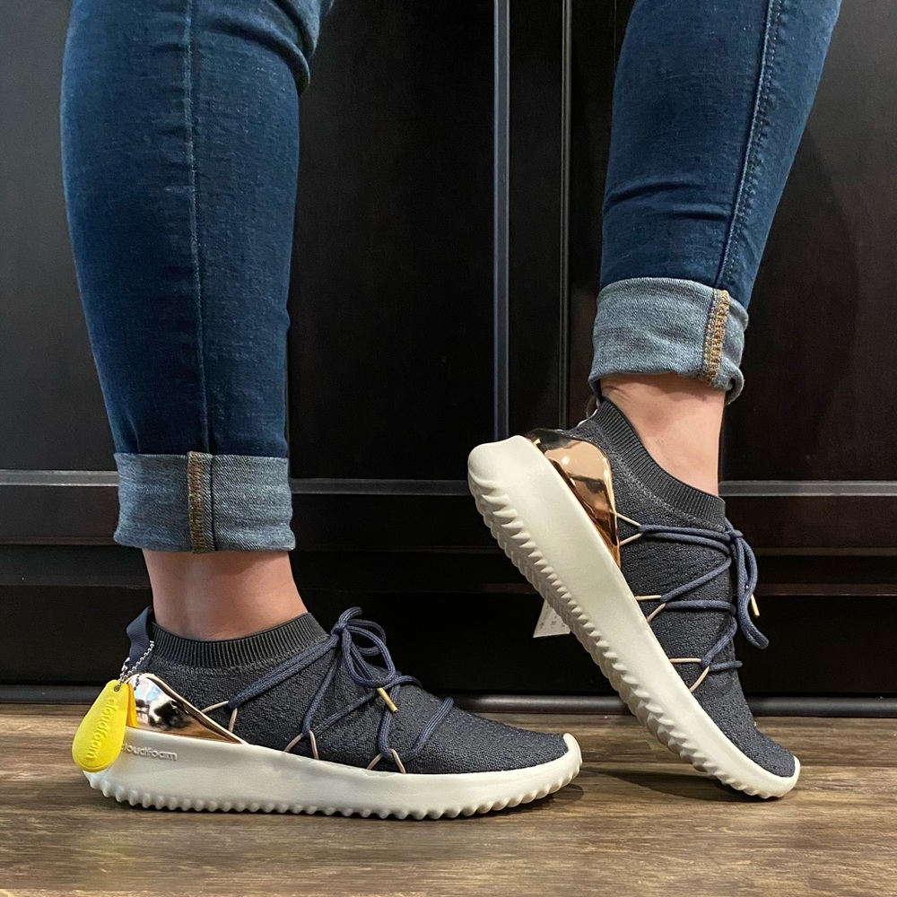 New Adidas Ultimamotion sneakers size 8.5 womens